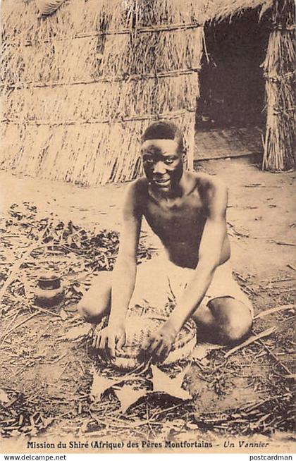 Malawi - A basket maker - Publ. Mission of the Shire of the Montfort Fathers