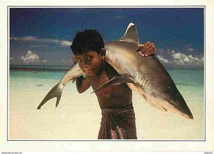 Maldives - White-tipped shark comed by a young child - Enfants - Carte Neuve - CPM - Voir Scans Recto-Verso