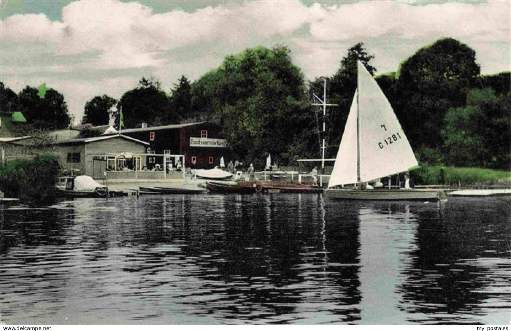Malente-Gremsmuehlen Bootsvermietung Gaststube Segelboot