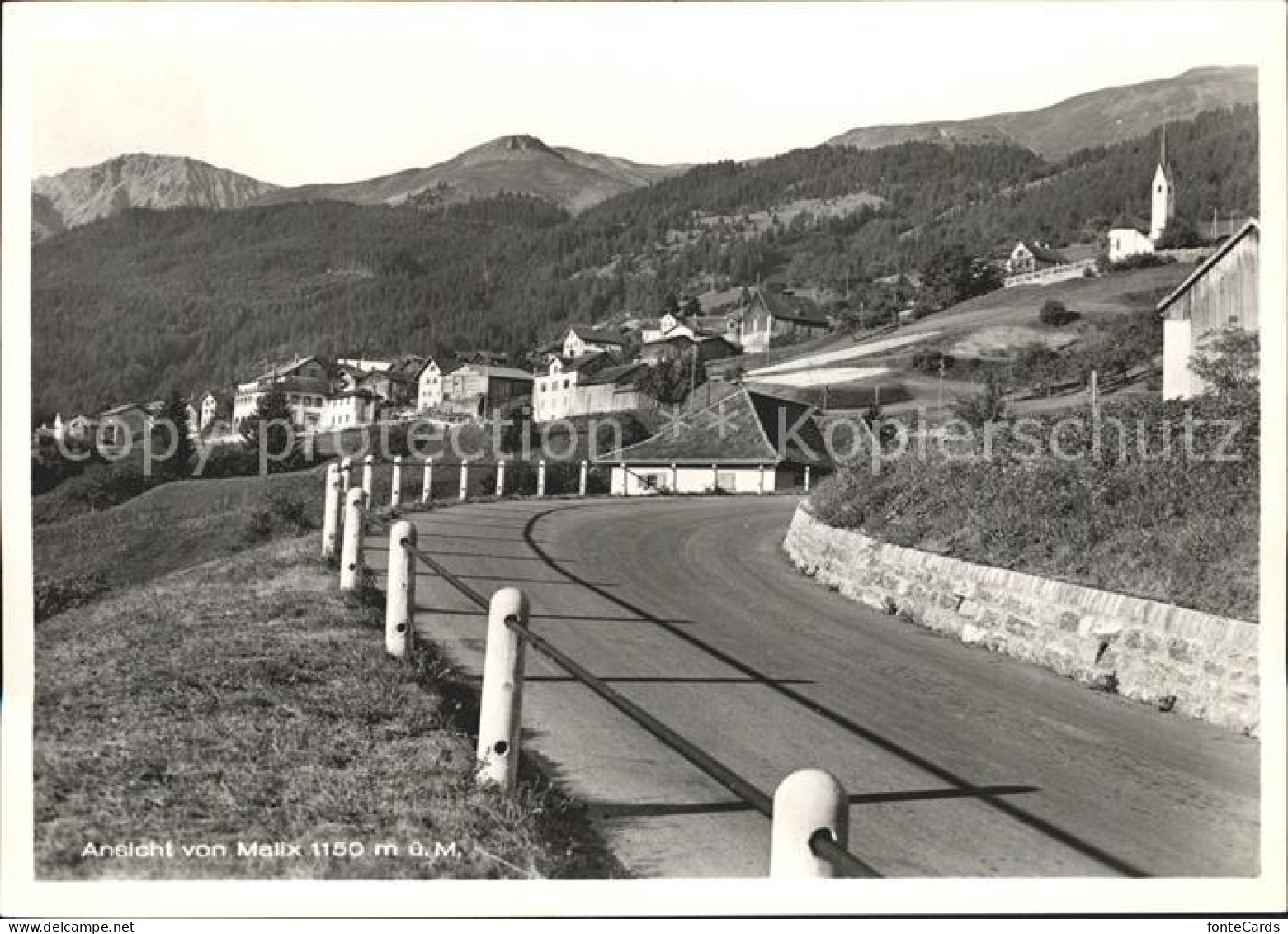Malix Ortsansicht mit Kirche