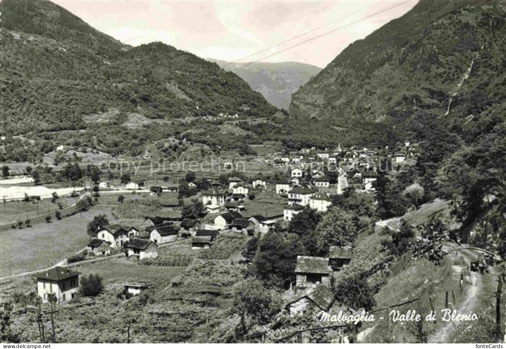 Malvaglia BLENIO TI Valle-di-Blenio Dorf Berge Tal Weinberge Haeuser Fluss Baeum
