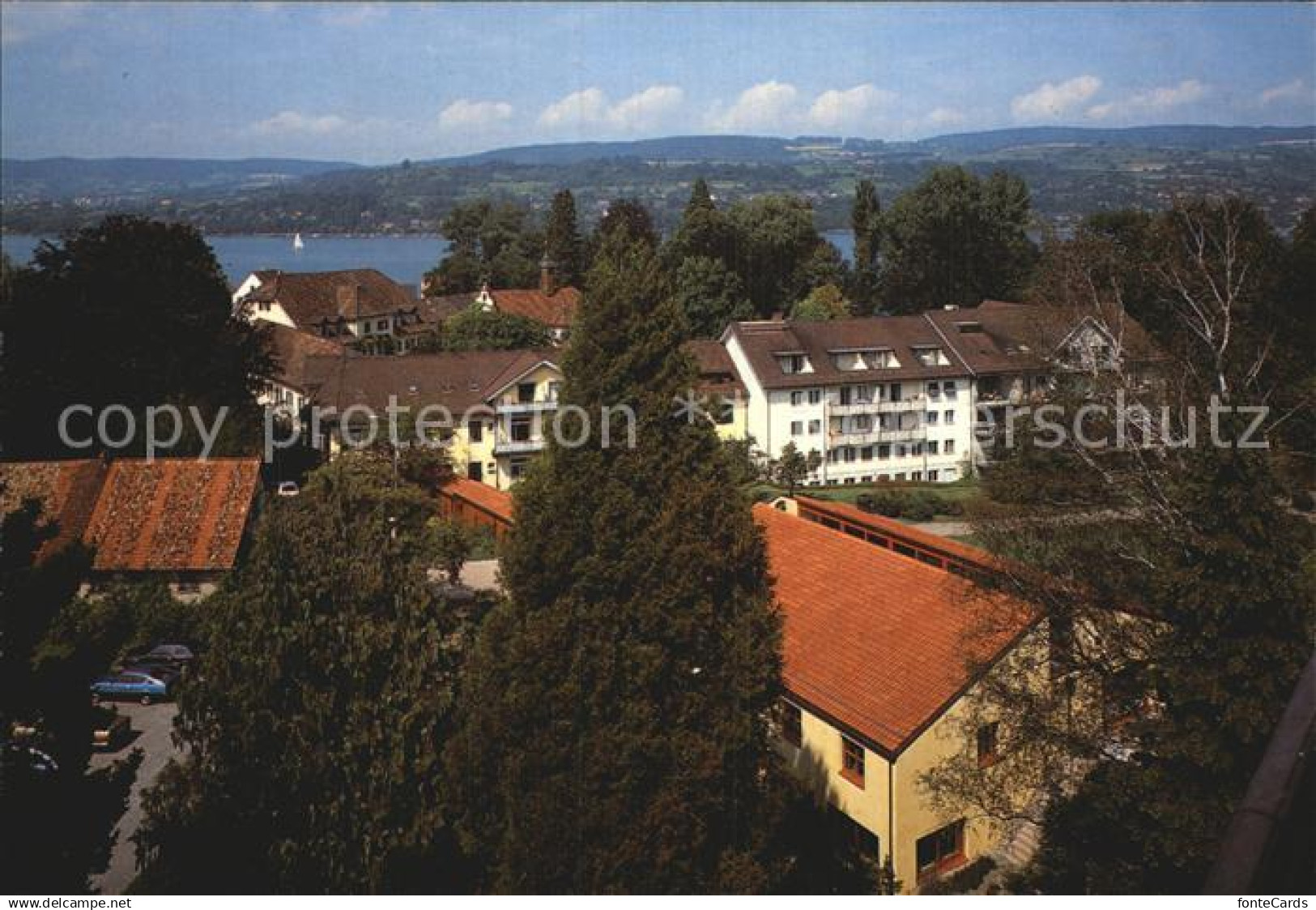Mammern Schloss Mammern Blick ueber den Ort zum Bodensee