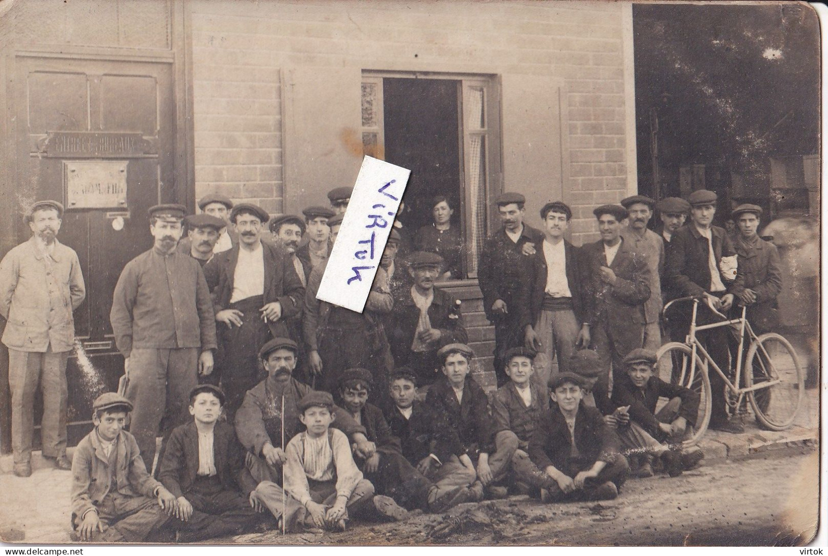 MANAGE : verreries  avec des graives       (  carte  photo  voir scans )