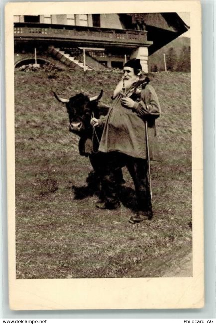 Mann Stier Une figure caracteristique de vieux paysan du Val-de-Ruz - 13904984