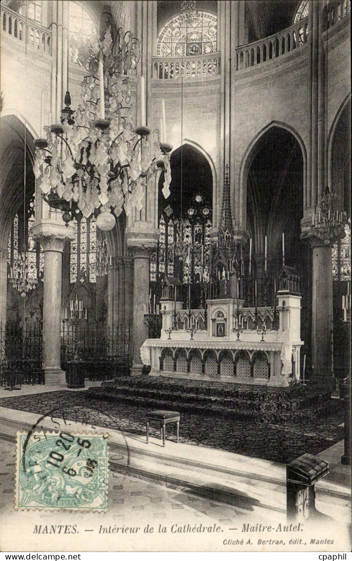 Mantes la jolie CPA Interieur de la cathedrale Maitre autel