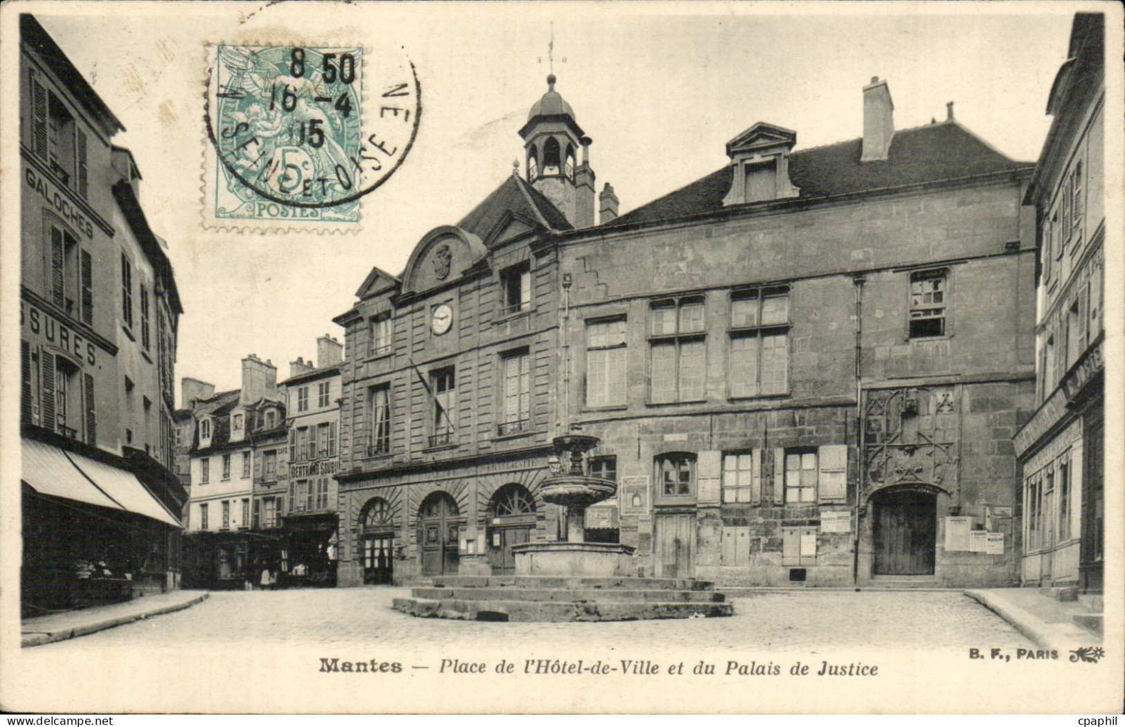 Mantes la jolie CPA Place de l'hotel de ville et du palais de justice