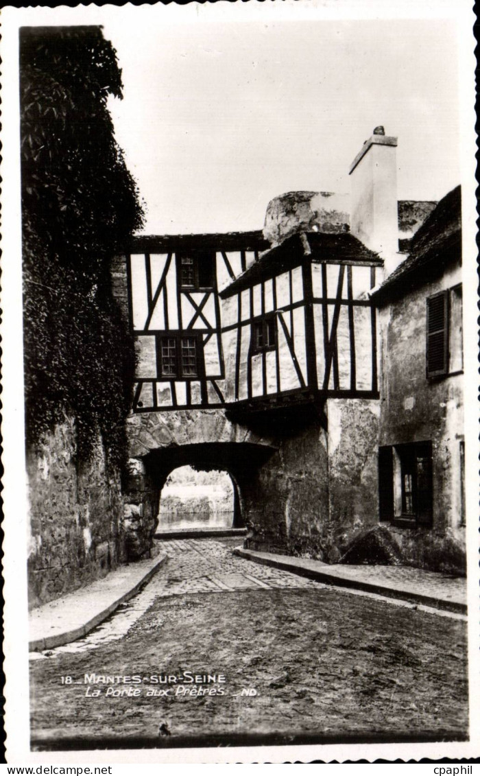 Mantes la Jolie - La Porte aux Pretres - CPA