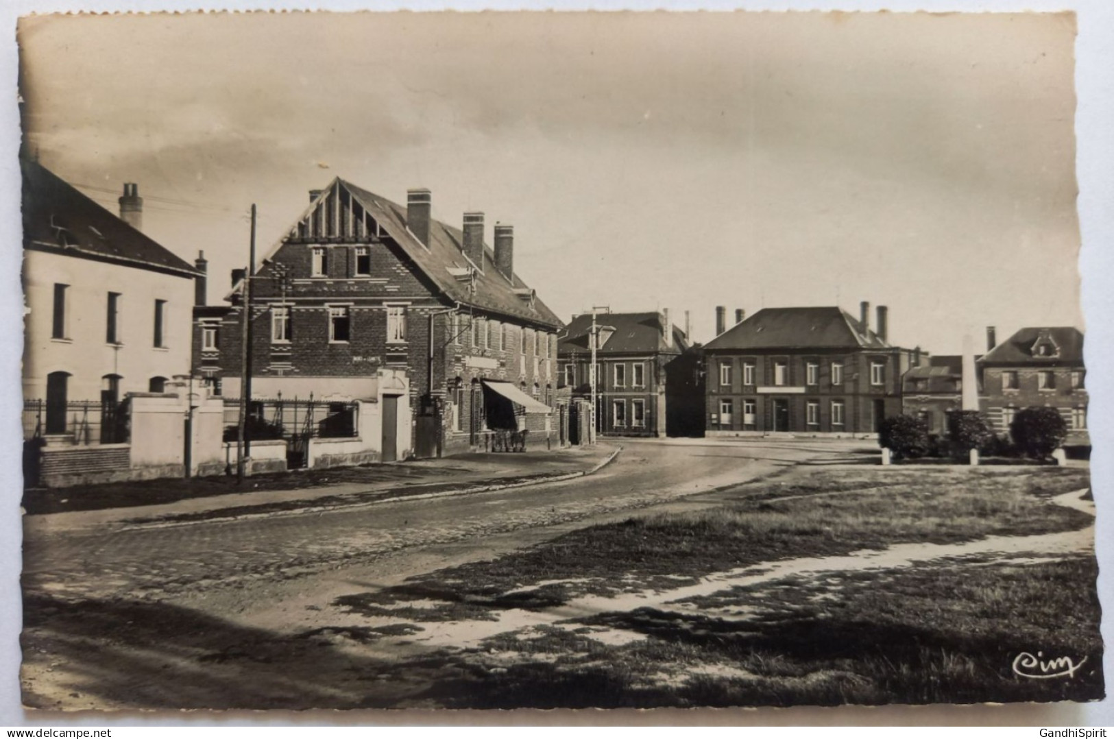 Marcoing - L'Hotel des Postes et la Place - CPSM PF