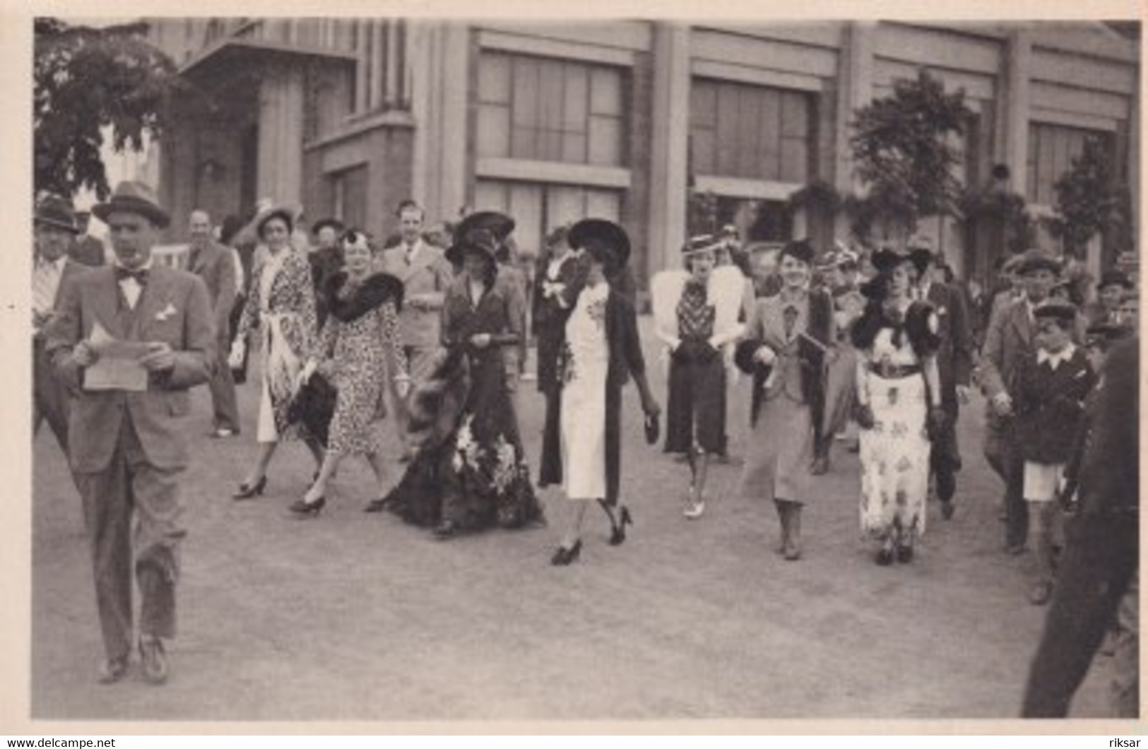 MARCQ EN BAROEUL(CHAMP DE COURSES) HIPPODROME(MODE)