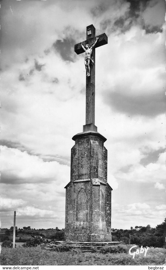 MAREUIL SUR LAY      CALVAIRE