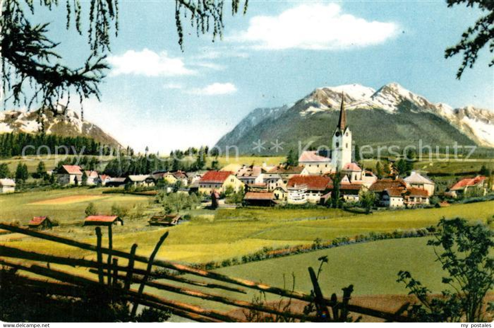 Mariapfarr Ortsansicht mit Kirche Alpen