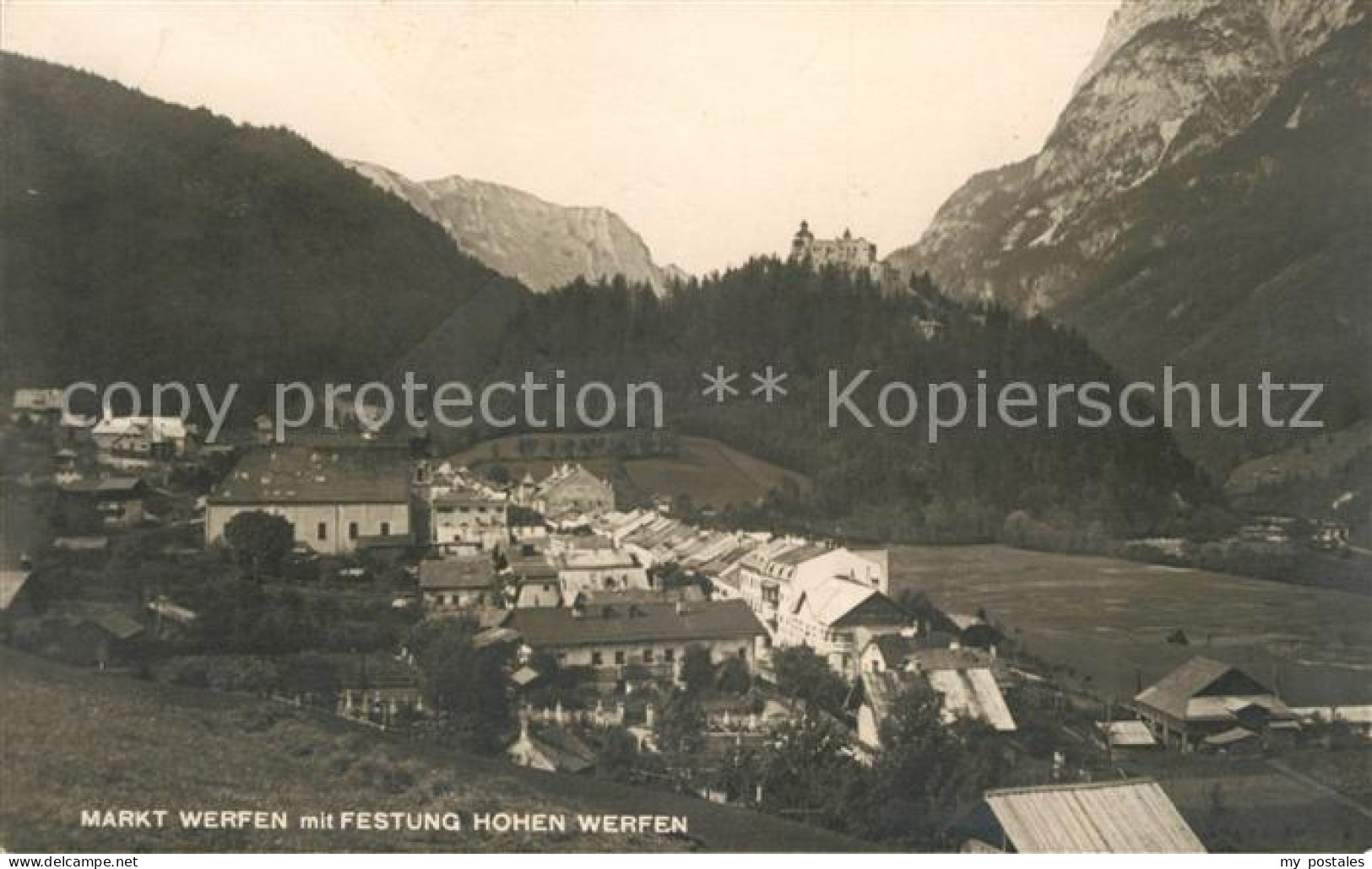 Markt Werfen mit Festung Hohen Werfen