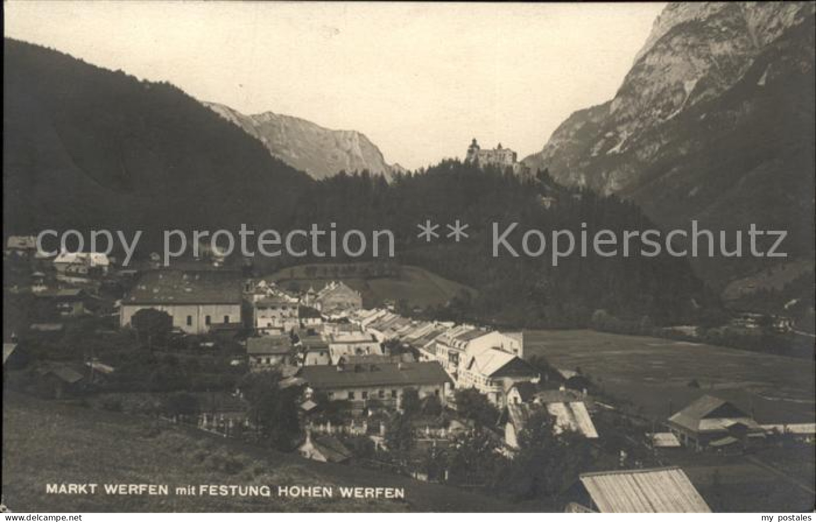 Markt Werfen mit Festung Hohen Werfen