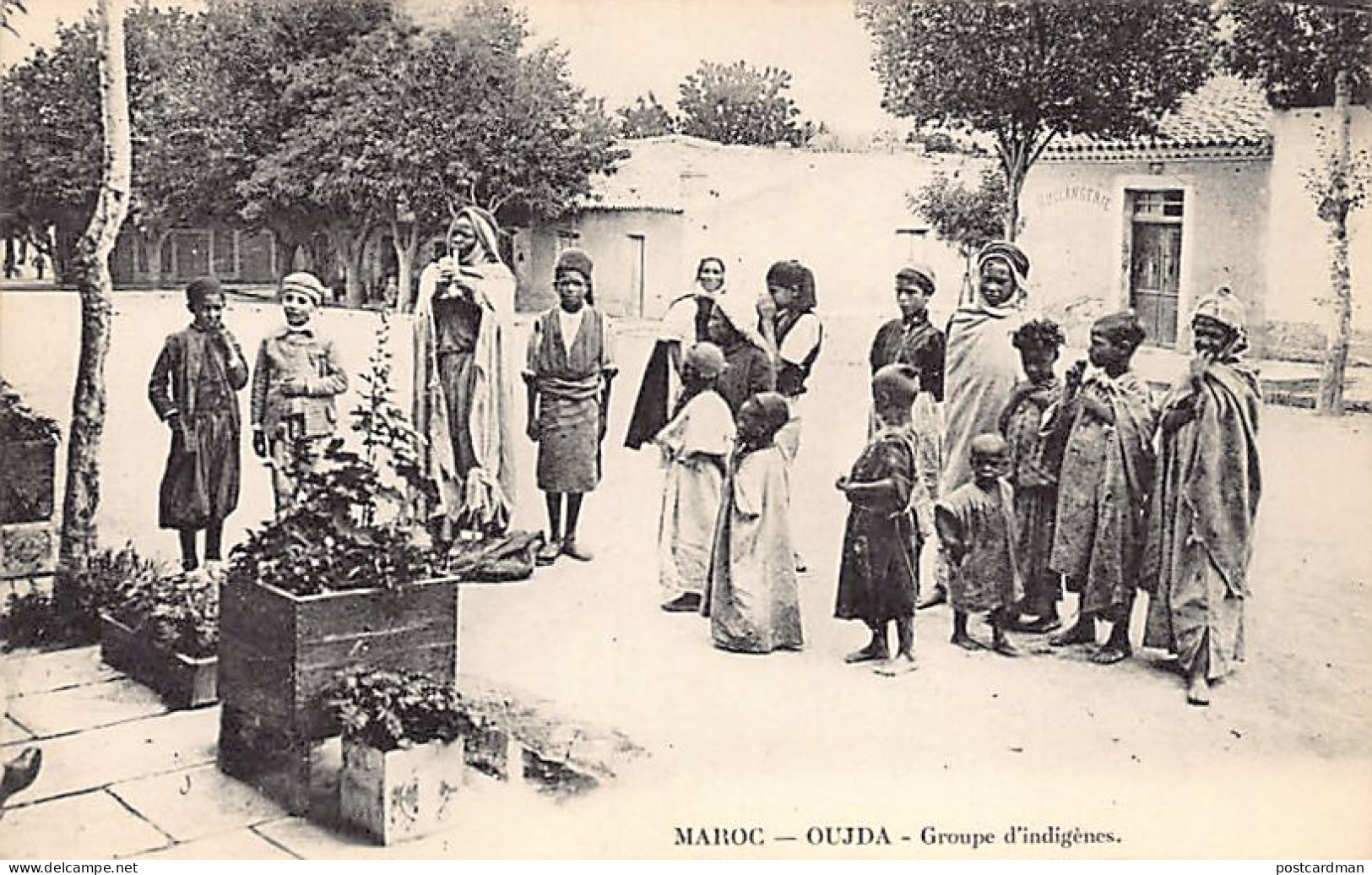 Maroc - OUJDA - Groupe d'indigènes - Ed. inconnu