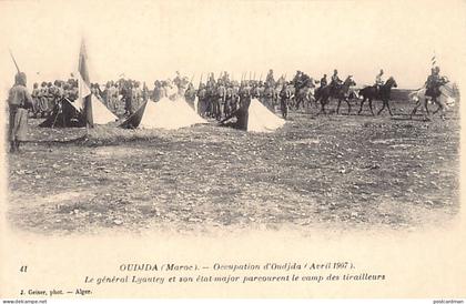 Maroc - Occupation d'Oujda - Avril 1907 - Le Général Lyautey et son état-major parcourent le camp des Tirailleurs Algéri