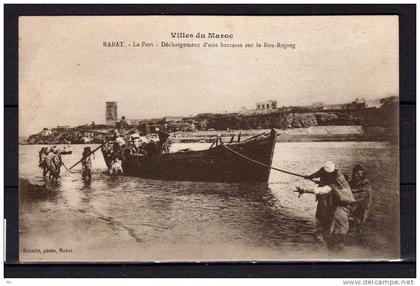 Villes du Maroc - Rabat - Le Port - Déchargement d'une Barcasse sur le Bou-Regreg
