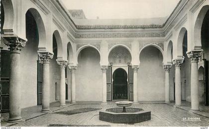 CPM Tanger cour interieur (kasbah)