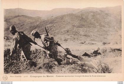 MAROC - S37925 - Campagne - cadavres Marocains transportés dans la Fosse Commune