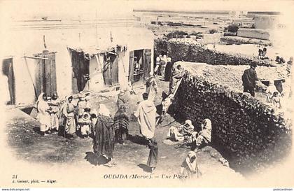 Maroc - OUJDA - Une place - Ed. J. Geiser 34