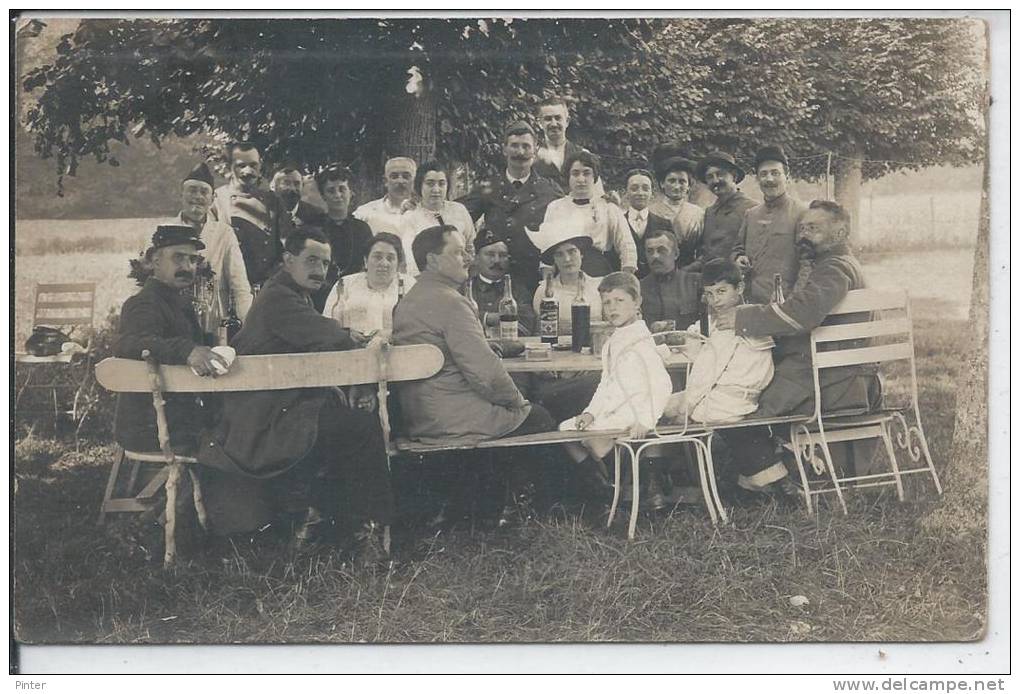 MAROLLES EN BRIE - Groupe de personnes, soldats - CARTE PHOTO
