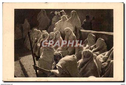 CPA Maroc Maroc Femmes devant la Mosquee