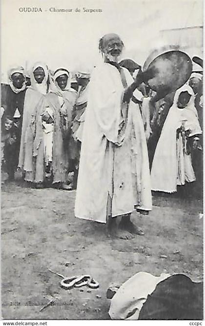 CPA Oujda Charmeur de serpents
