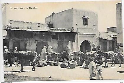 CPA Oujda Le Marché