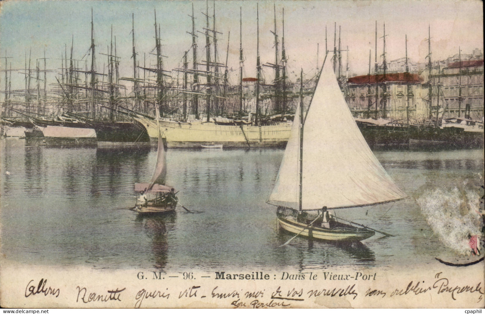 Marseille CPA Dans le vieux port ( bateaux boat ship )