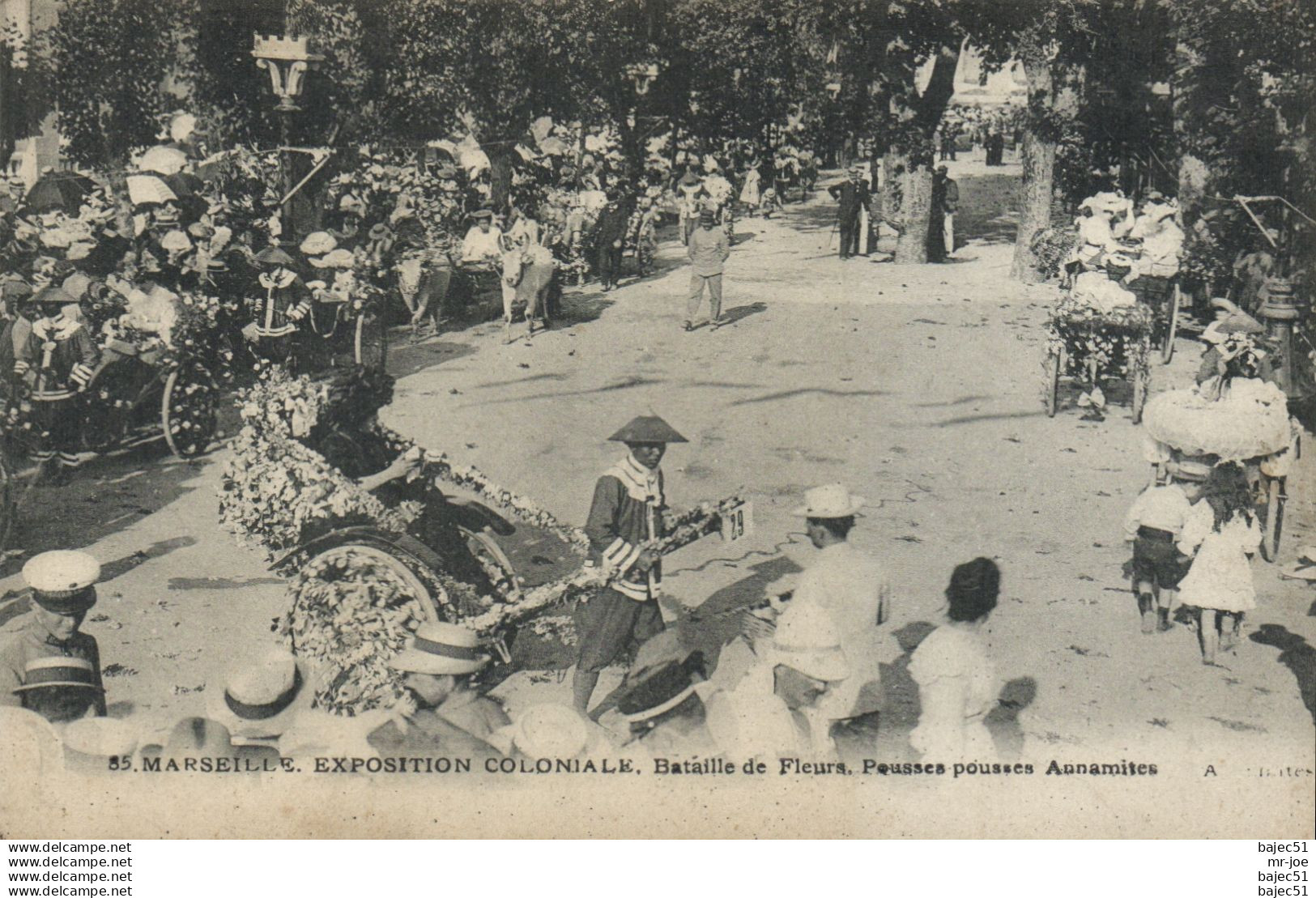 Marseille - Expositions Coloniales - Bataille de Fleurs, pousses pousses