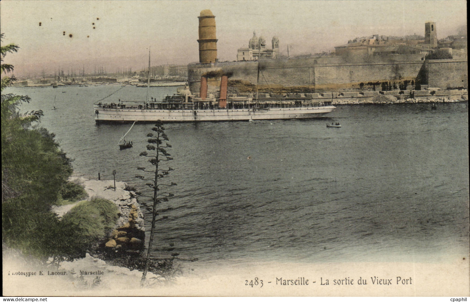 Marseille - La sortie du Vieux Port - bateau - CPA
