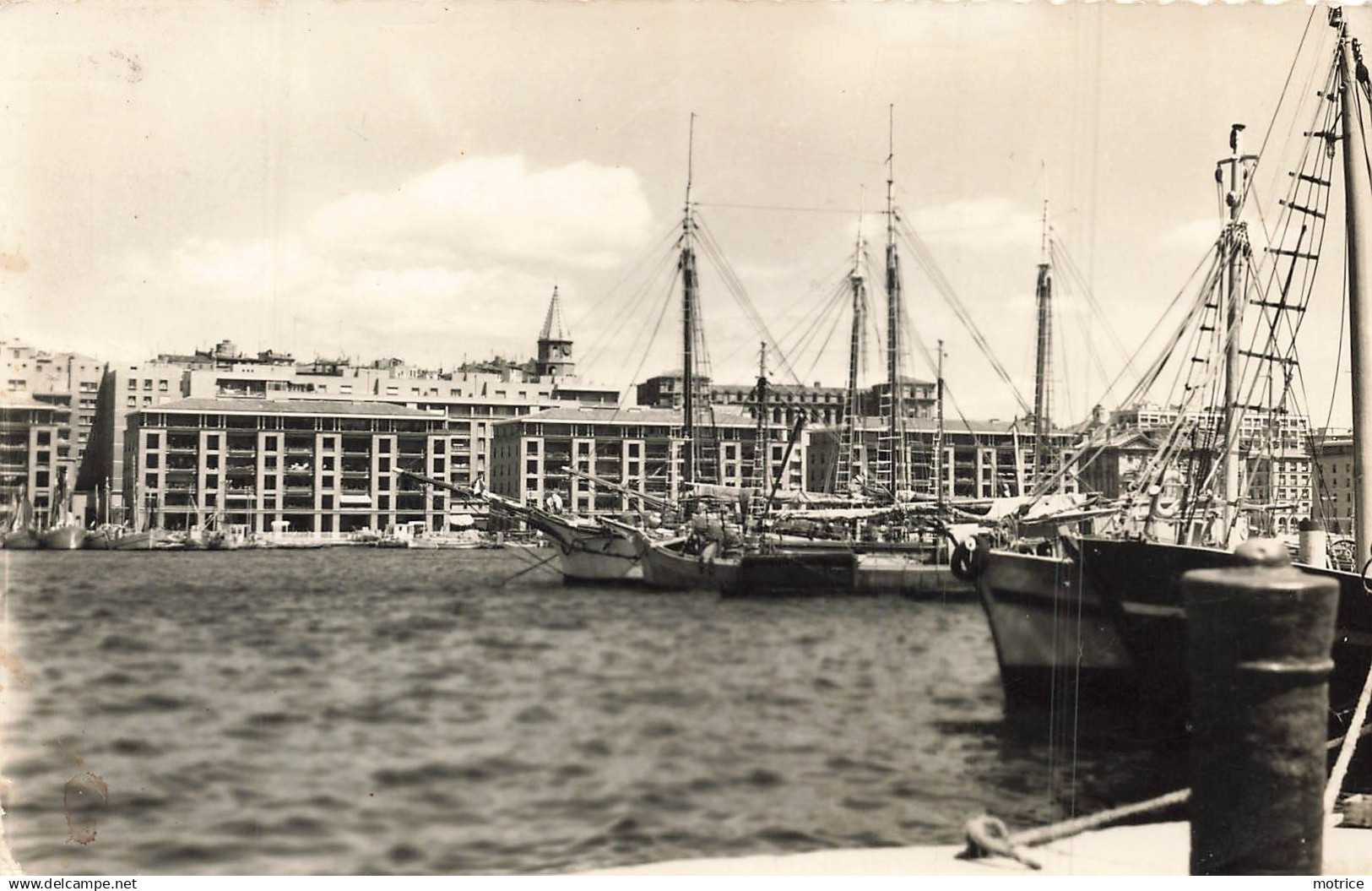 MARSEILLE - le vieux port.