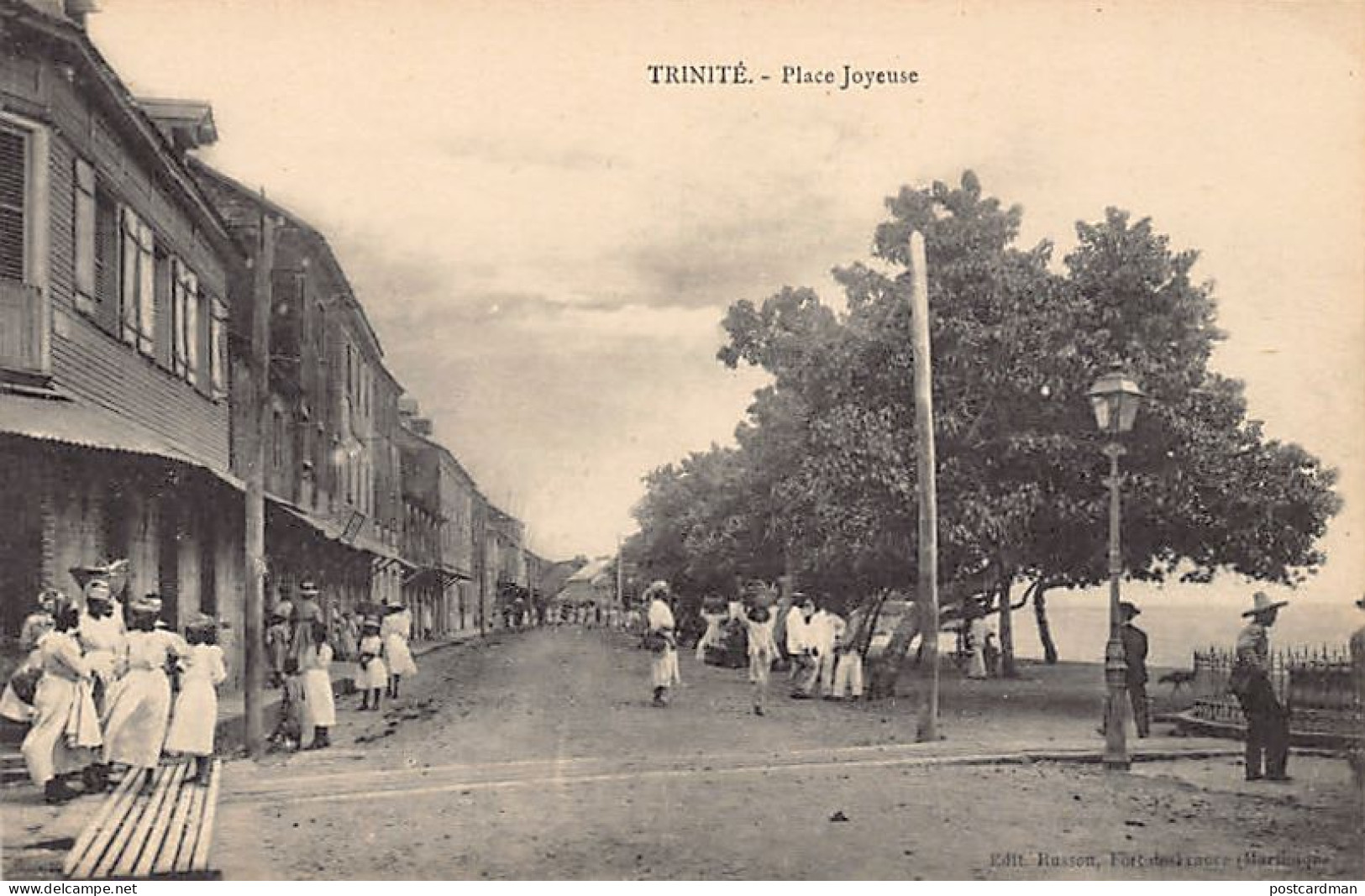 Martinique - TRINITÉ - Place Joyeuse - Ed. Russon