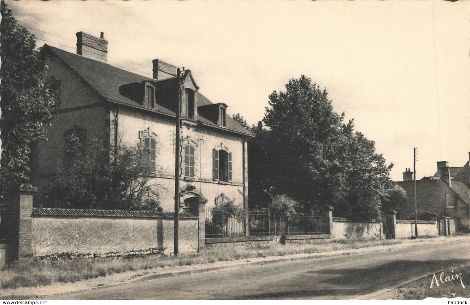 MASSAY : ECOLE DES GARCONS