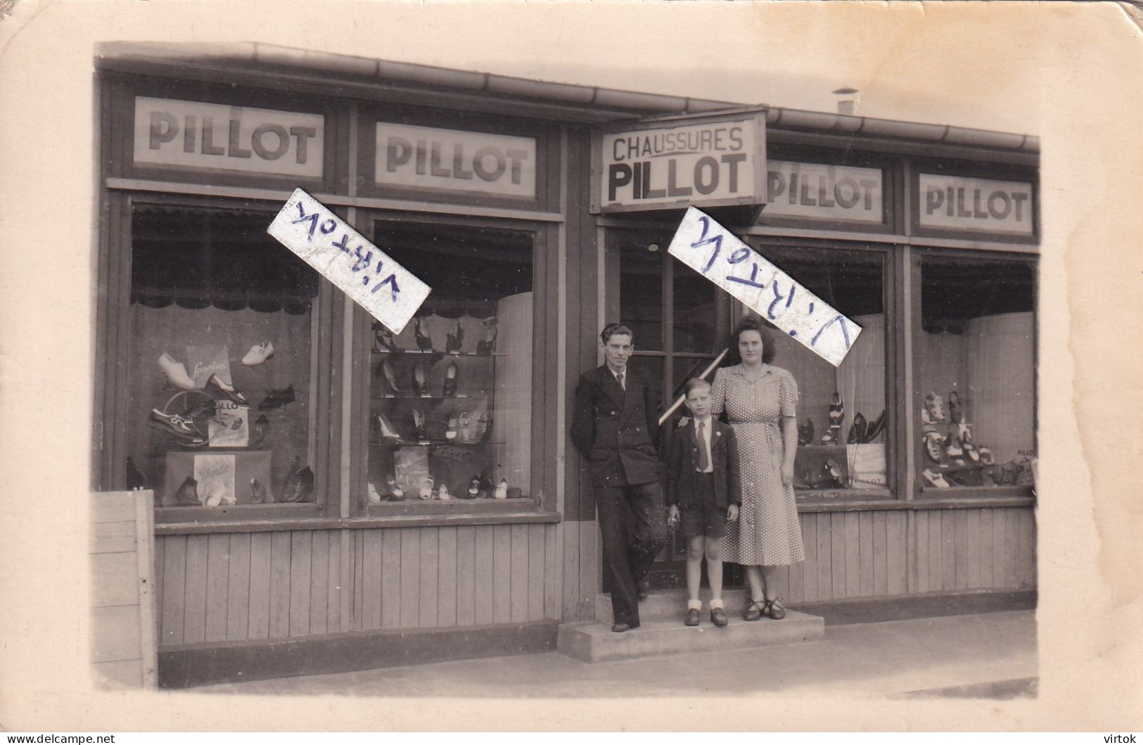MAUBEUGE : souvenir du magasin PILLOT  chaussures   (  carte  photo )