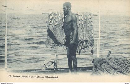 PC AFRICA MAURITANIA PORT-ETIENNE PECHEUR MAURE VINTAGE POSTCARD (b64330)