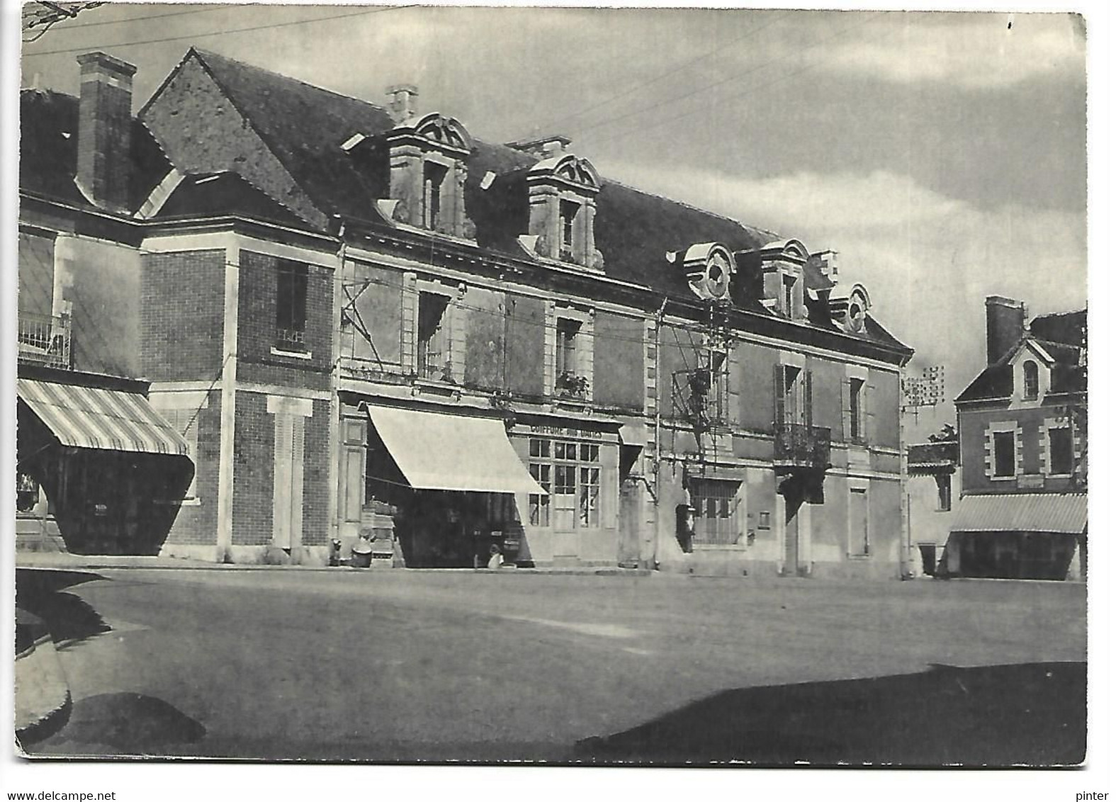 MAUVES SUR LOIRE - Place de l'Eglise