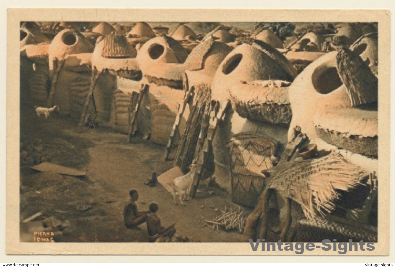 Mayo Kebi / Chad: Cases Des Femmes Du Chef De Leré (Vintage PC 1943)