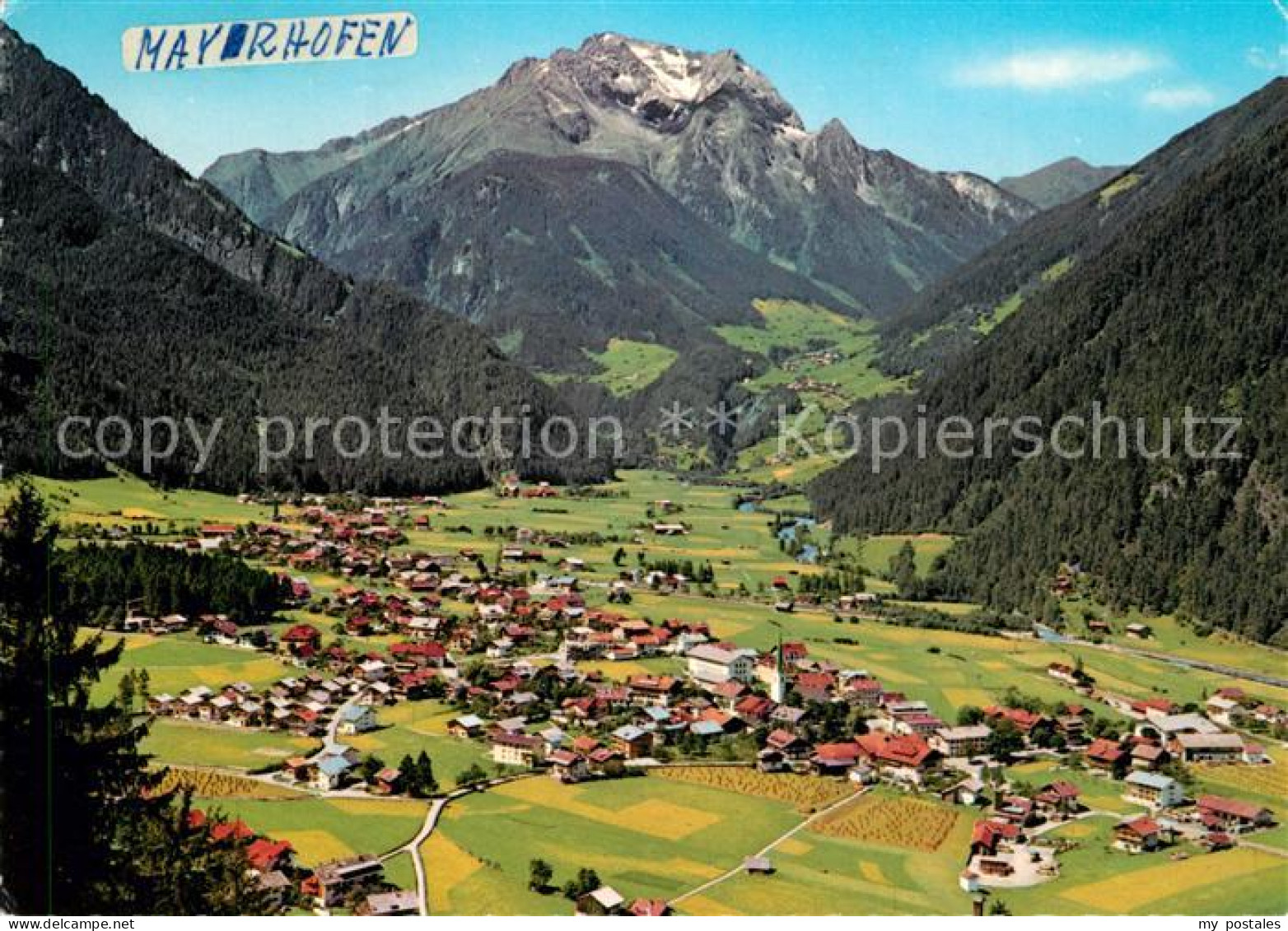 Mayrhofen Zillertal Fliegeraufnahme mit Gruenberg