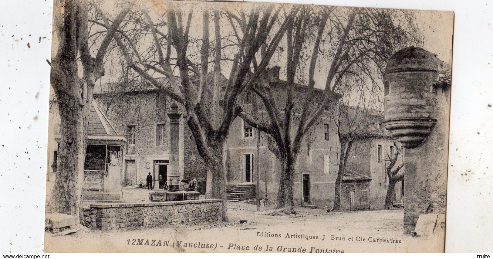MAZAN PLACE DE LA GRANDE FONTAINE