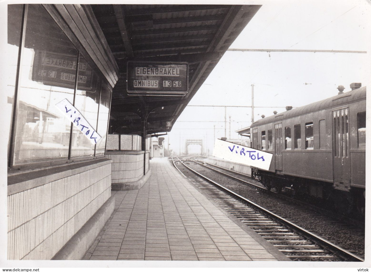 Mechelen   :  Gare avec train omnibus --  Braine L'Alleud       18x 13 cm