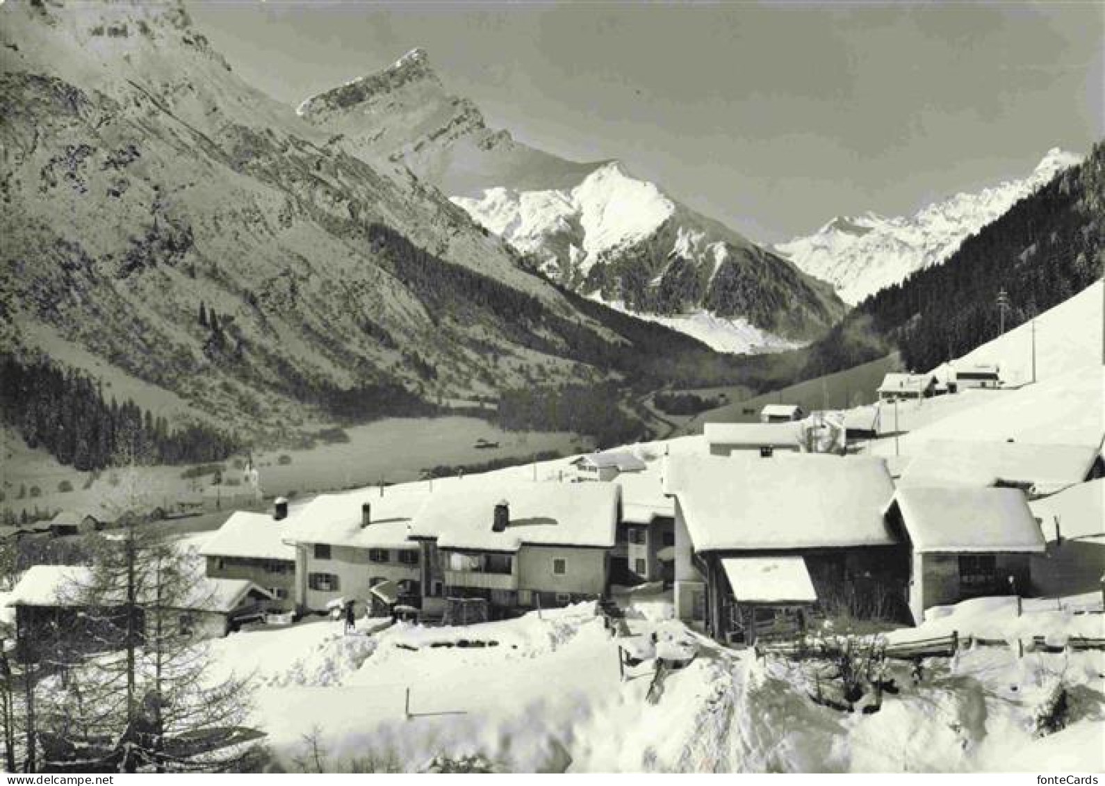 Medels Rheinwald GR Dorfansicht mit Blick zum Einshorn Winterpanorama Alpen