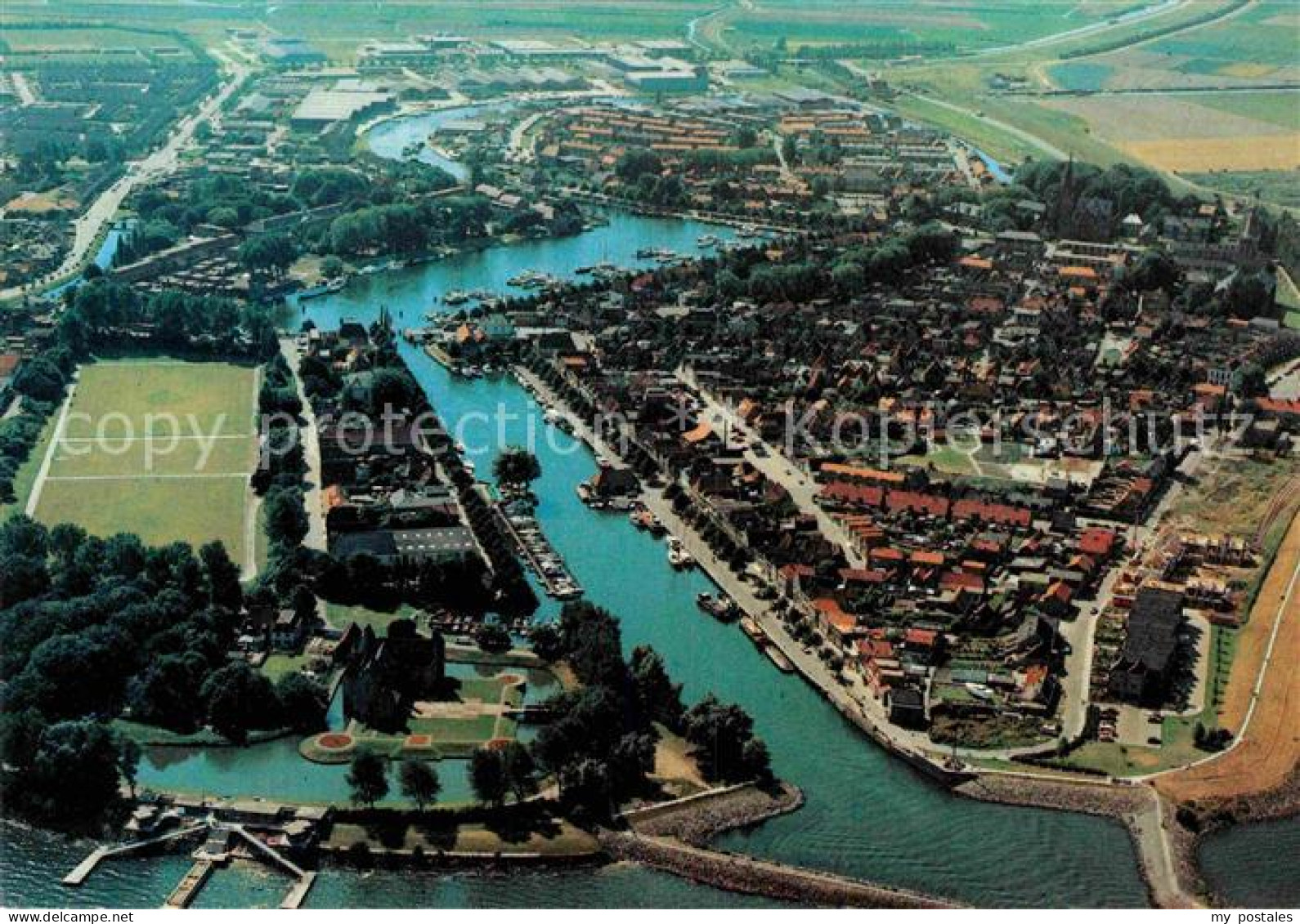 Medemblik Fliegeraufnahme mit Hafen