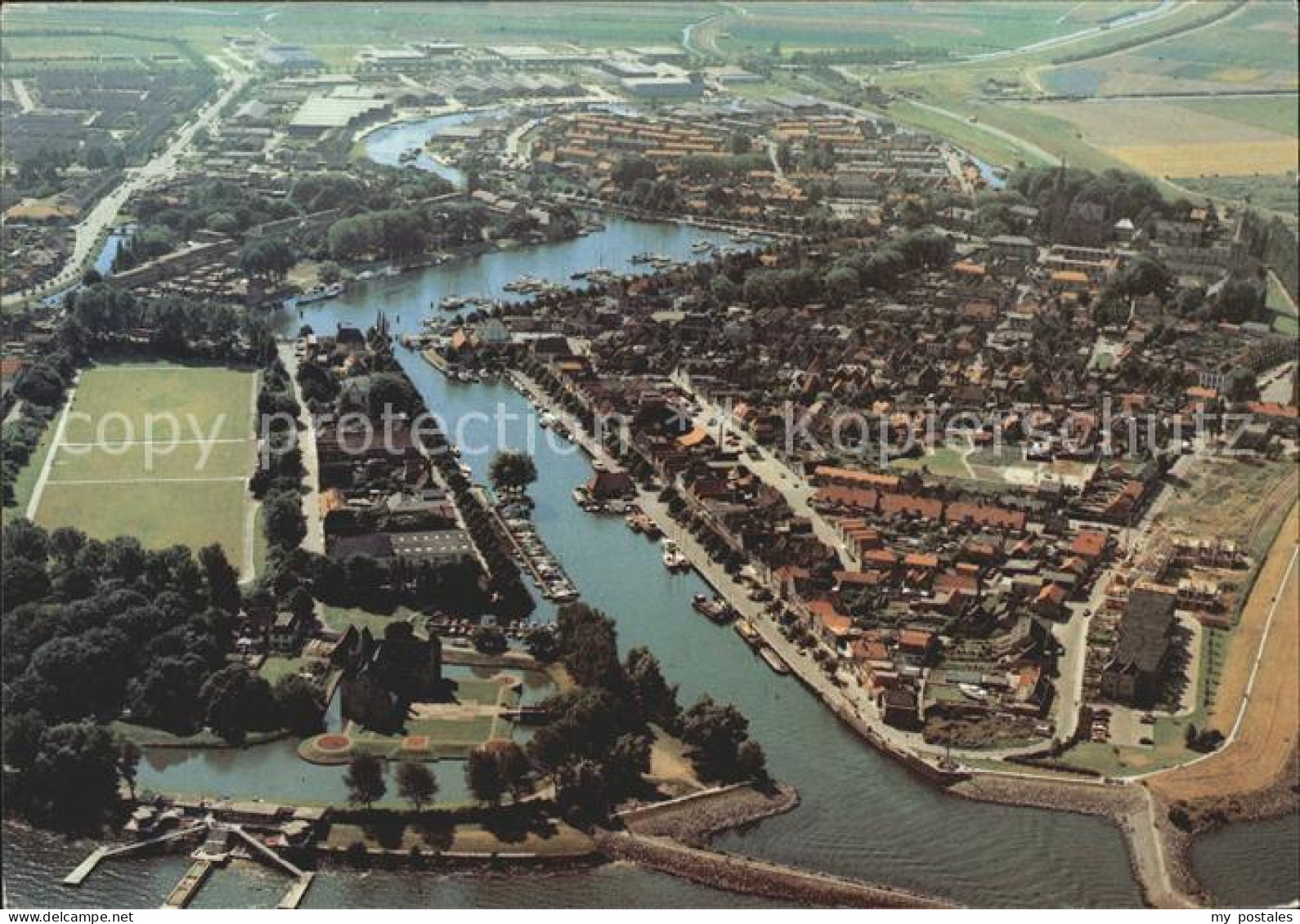 Medemblik Fliegeraufnahme mit Hafen