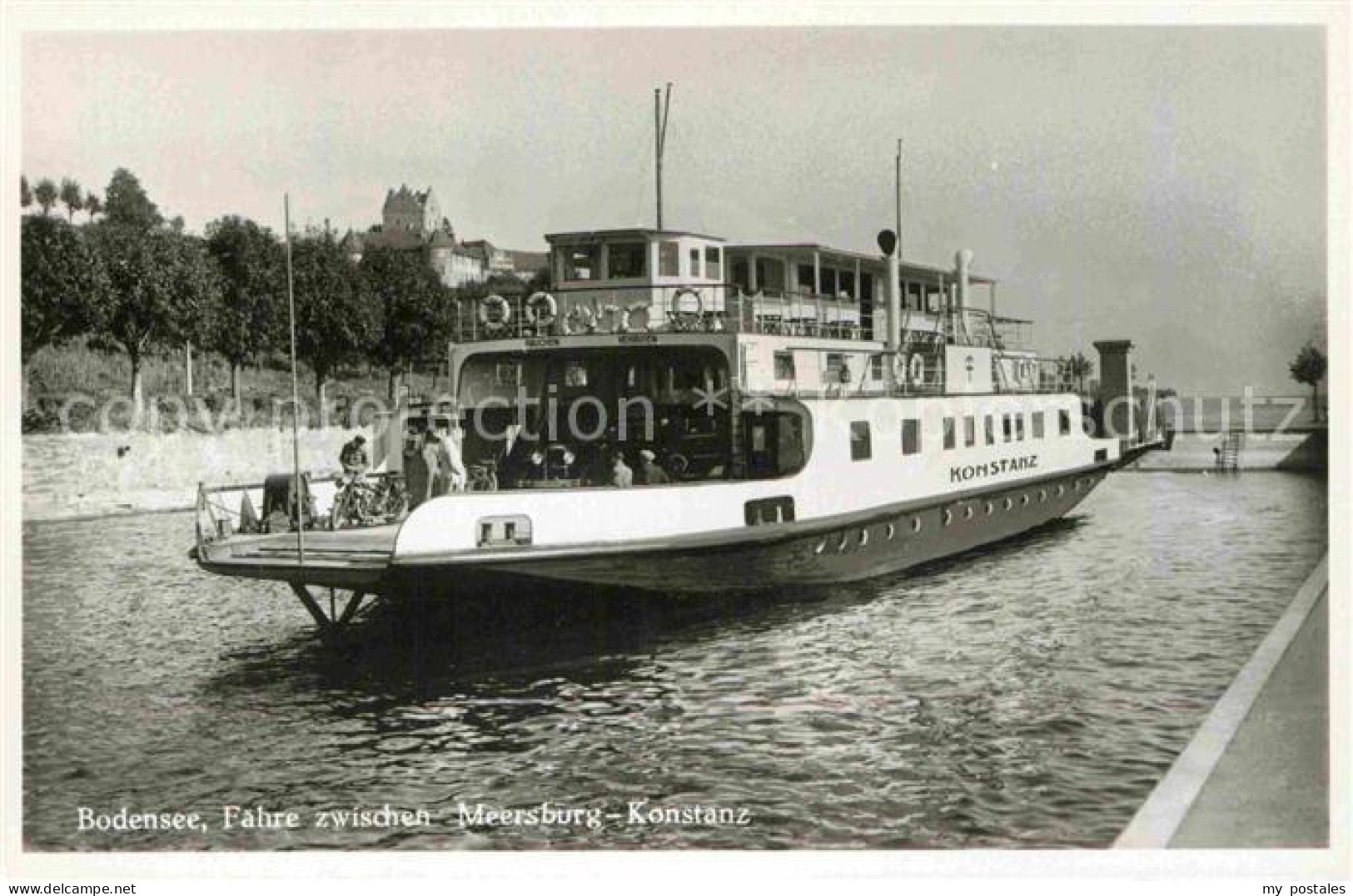 Meersburg Bodensee Faehre zwischen Meersburg und Konstanz