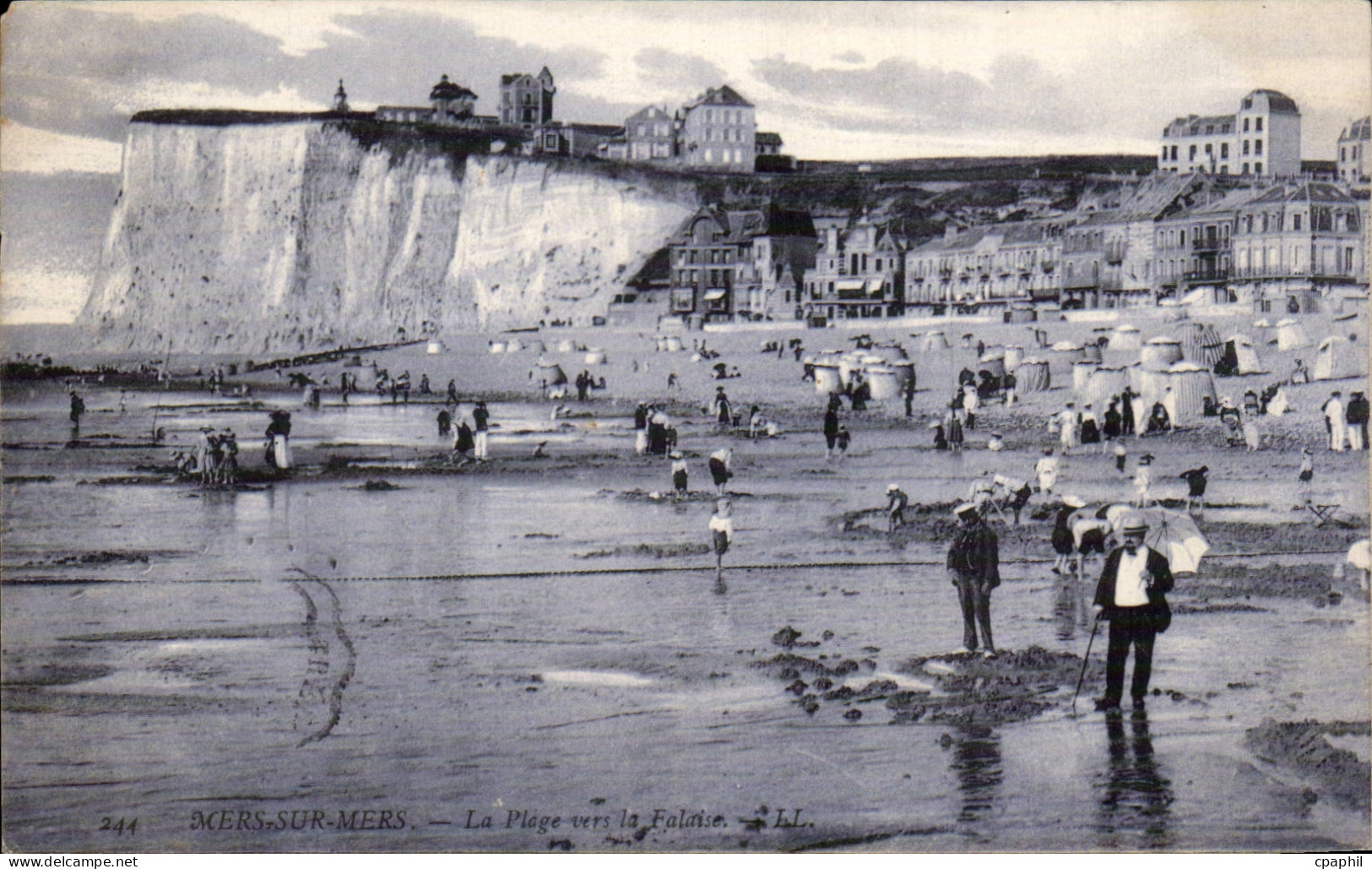 Mers les Bains - La Place vers les Falaises - CPA
