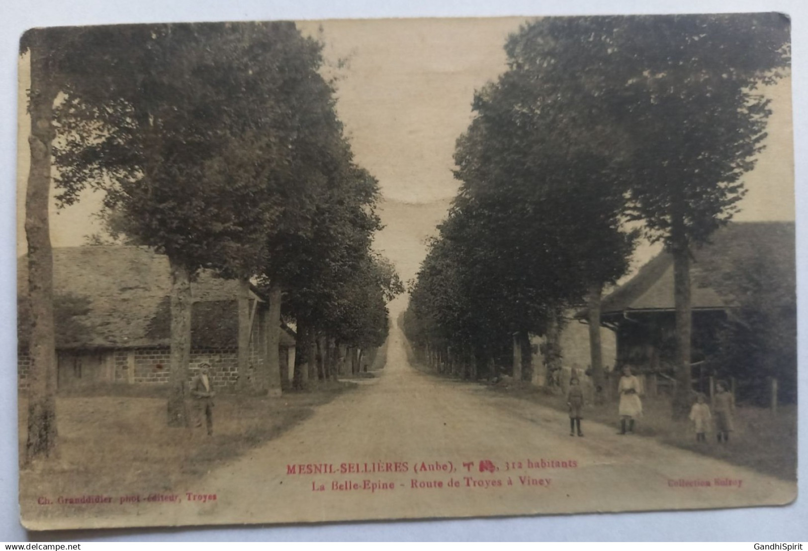 Mesnil Sellières - La Belle Epine - Route de Troyes à Viney