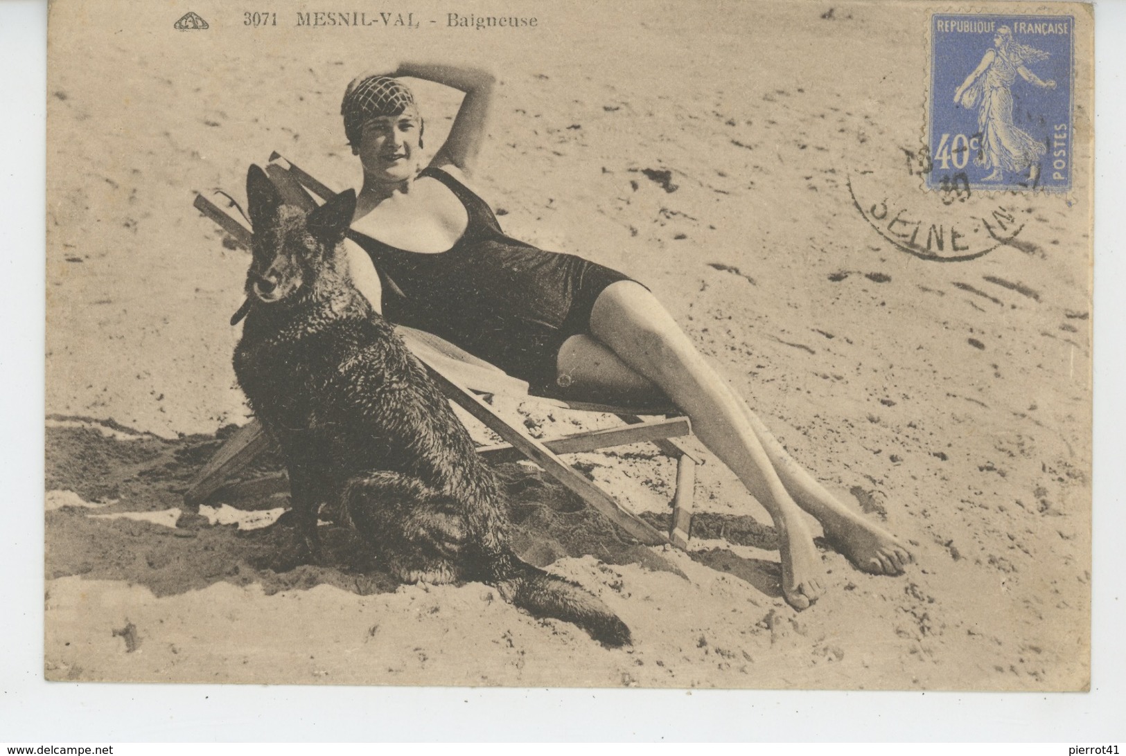 MESNIL VAL - Baigneuse (avec son chien )