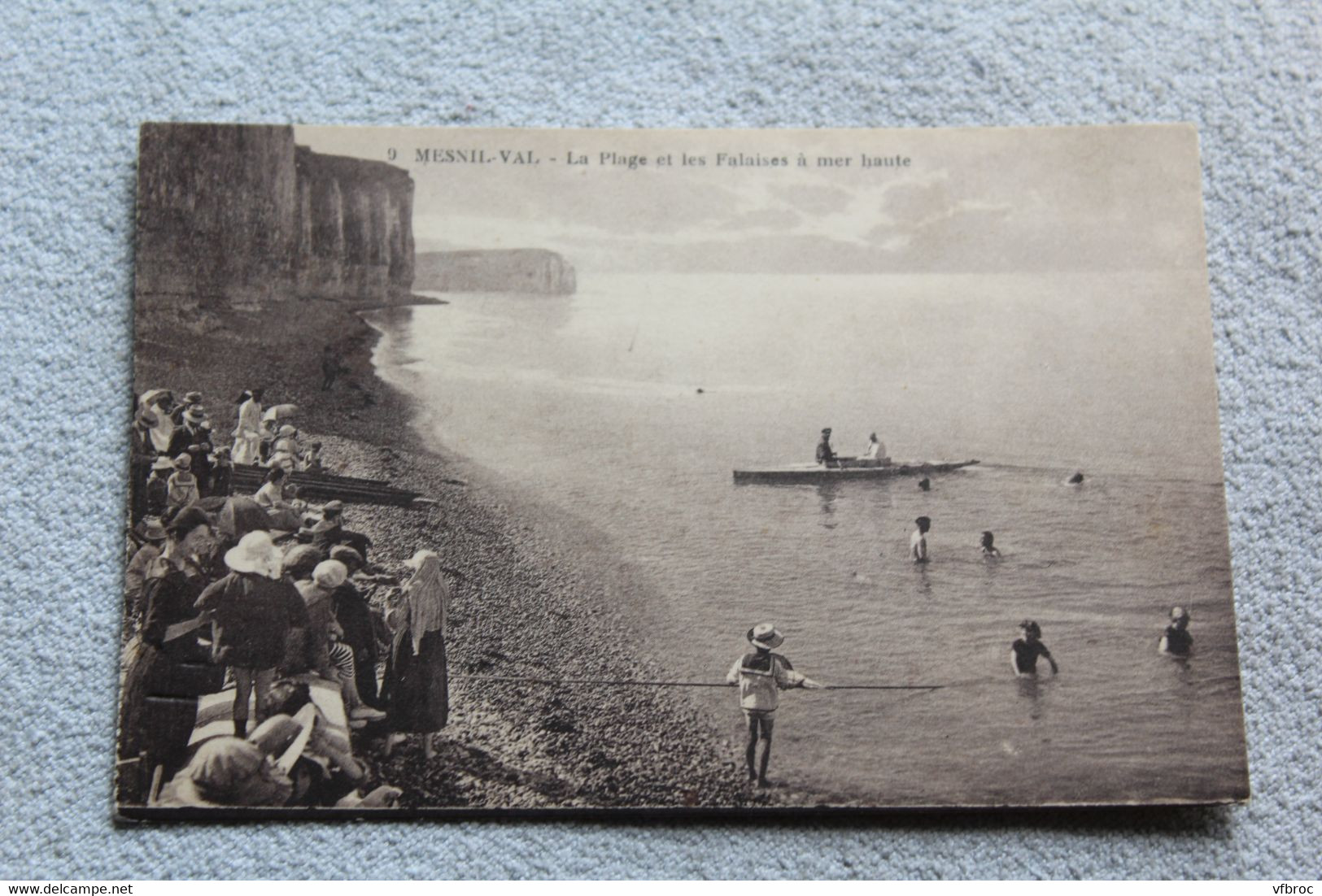 Mesnil Val, la plage et les falaises à mer haute, Manche 50