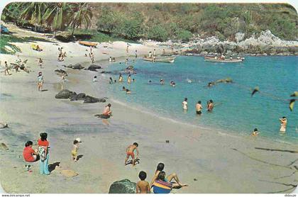 Mexique - Puerto escondido - Banistas en la preciosa Playa de Puerto Angelito - Bathers at the secluded puerto angelito
