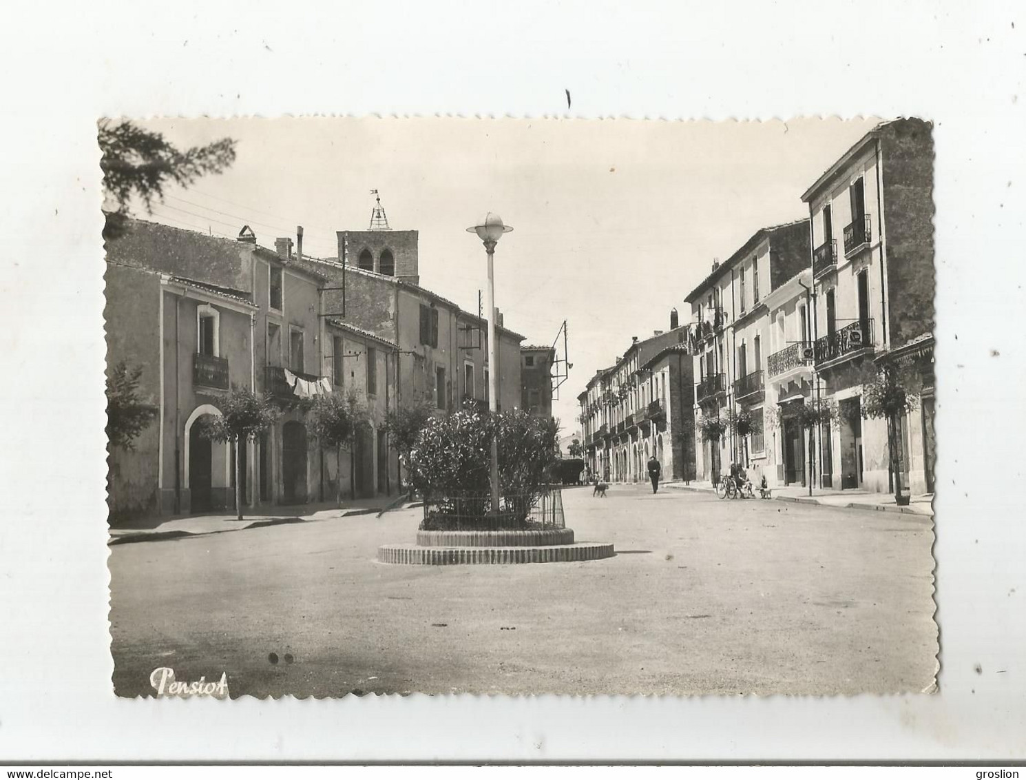 MEZE (HERAULT)  PITTORESQUE CARTE PHOTO  EGLISE ET COMMERCES
